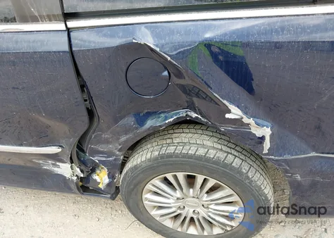 2013 Chrysler Town & Country Touring-L z USA, uszkodzony, nr VIN 2C4RC1CG0DR597188